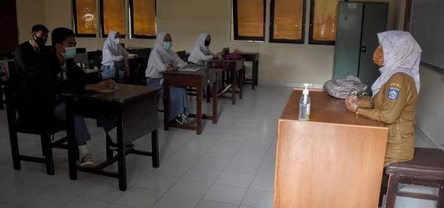 Mencari Kesejahteraan dalam Dunia Pendidikan